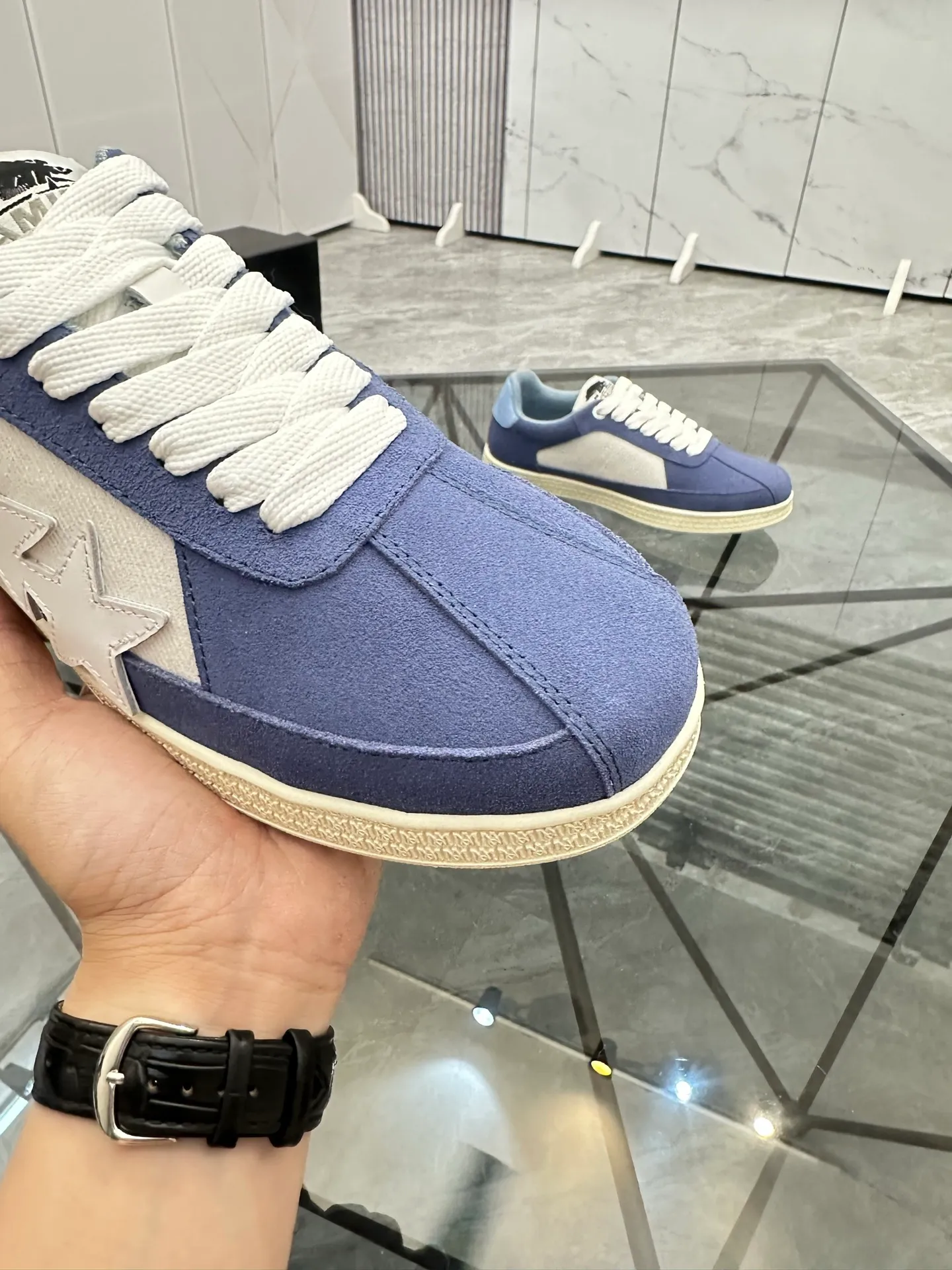 Men's shoes: 💰P420¥ Product trademark: AMIRI* "Amir*" low-top casual shoes Regular size: 38-45 (can be customized to 46) Product material: imported nubuck leather upper, breathable lining, original outsole. Number: 001